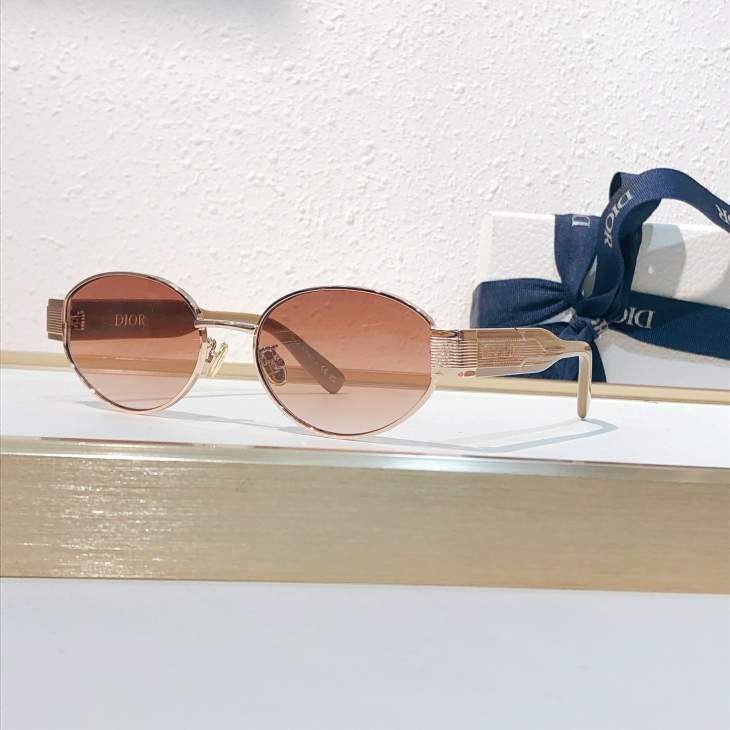 Picture of Dior Sunglasses _SKUfw80880117fw